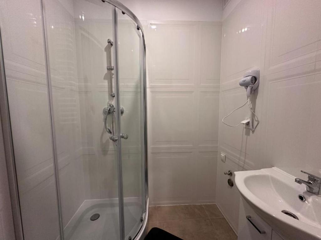 Apolla 34 Aparthotel Познан Екстериор снимка